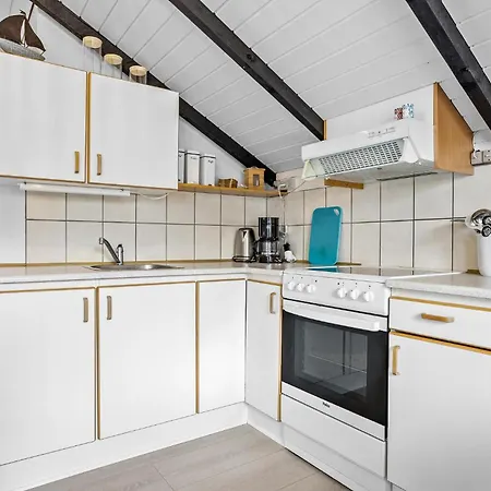 2 Bedroom Amazing In Casa de Férias