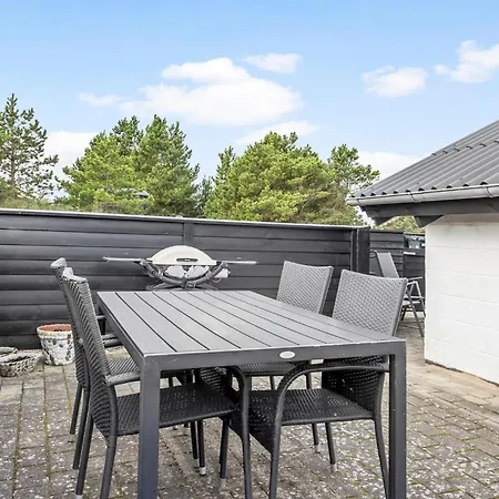 2 Bedroom Amazing In Holiday home